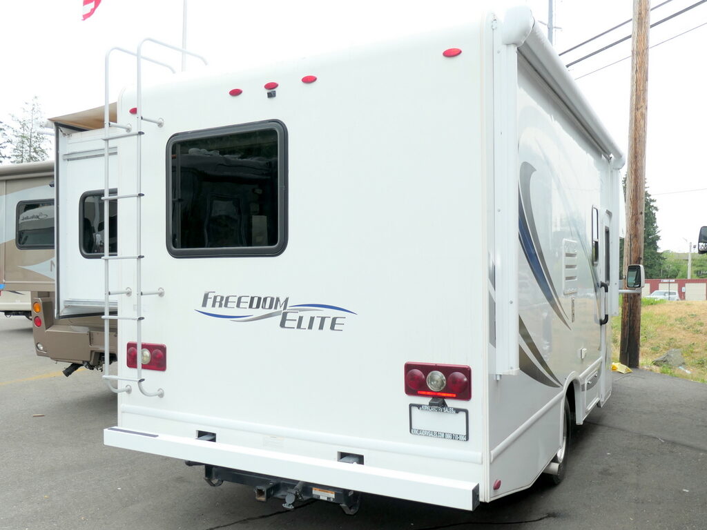2018 Thor FREEDOM ELITE 22FE Class-C, Slide-Out, Low Miles, Sleeps-6-Image
