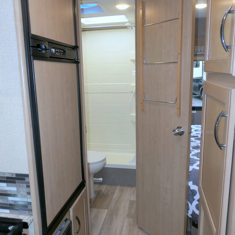 2018 Thor FREEDOM ELITE 22FE Class-C, Slide-Out, Low Miles, Sleeps-6-Image