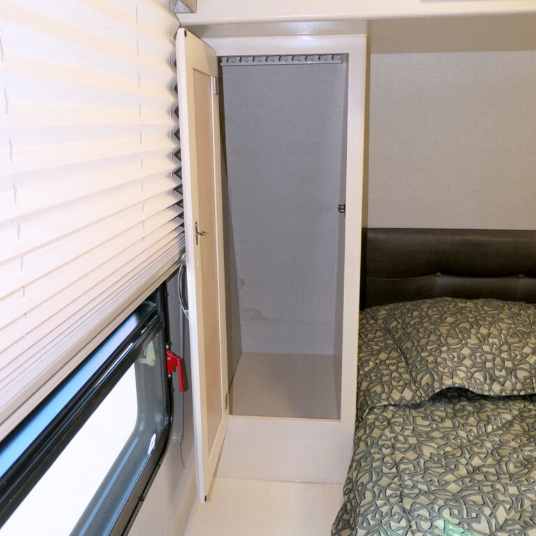 2018 Winnebago MINNIE 2455BHS Travel Trailer, Bunk Beds, Slide-Out-Image