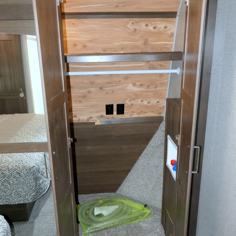 2019 Keystone ALPINE 3400RS 5th Wheel, 3-Slide-Outs, Slide-Toppers-Image