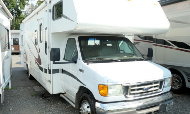 2005 Forest River SUNSEEKER 3100 Class-C, Slide-Out, Sleeps-8-Image