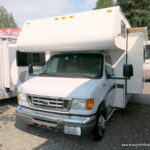 2005 Forest River SUNSEEKER 3100 Class-C, Slide-Out, Sleeps-8-Thumbnail