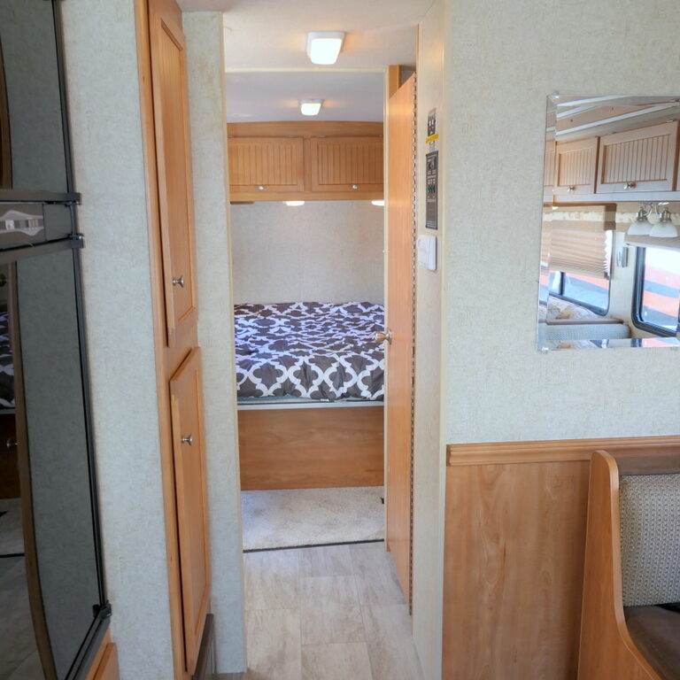 2007 Itasca SUNSTAR 30B Class-A, By Winnebago, Slide-Out, Low Miles-Image