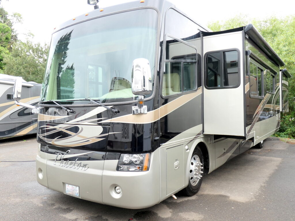 2010 Allegro PHAETON 40QTH Bus by Tiffin Motorhomes, Cummins 360-HP, Quad-Slides-Image