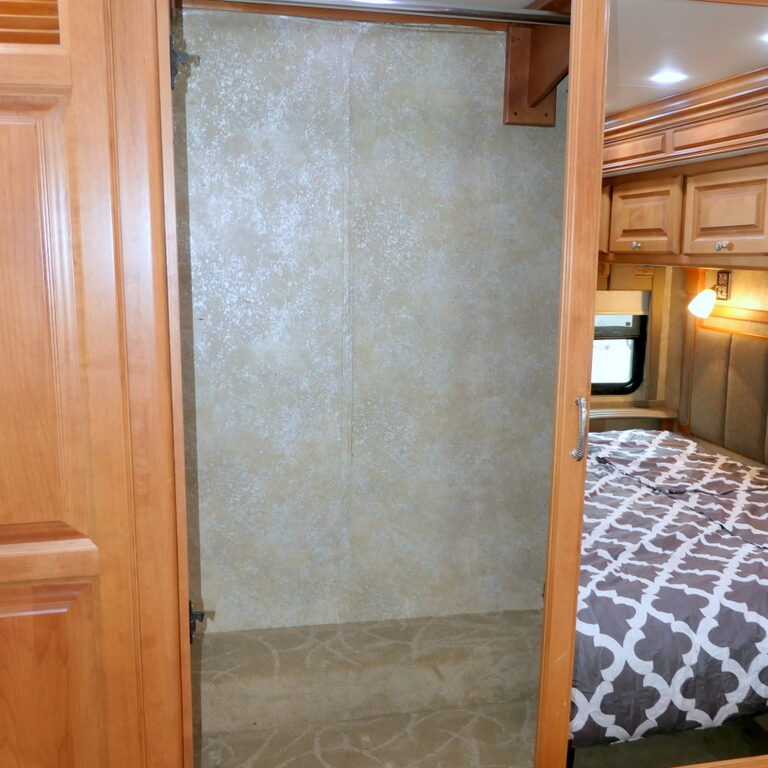 2010 Allegro PHAETON 40QTH Bus by Tiffin Motorhomes, Cummins 360-HP, Quad-Slides-Image