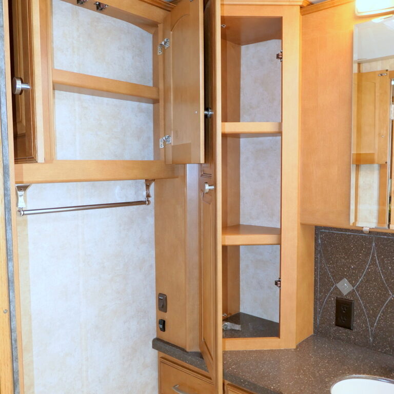 2012 Winnebago JOURNEY 34Y Bus, Cummins 340HP, 3-Slide-Outs, Low Miles!-Image