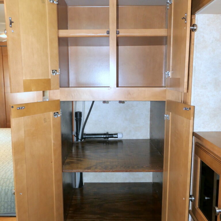 2012 Winnebago JOURNEY 34Y Bus, Cummins 340HP, 3-Slide-Outs, Low Miles!-Image