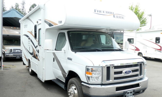 2016 Thor FREEDOM ELITE 22FE Class-C, Slide-Out, Sleeps-6, Solar!-Image