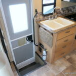 2016 Thor FREEDOM ELITE 22FE Class-C, Slide-Out, Sleeps-6, Solar!-Thumbnail