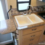 2016 Thor FREEDOM ELITE 22FE Class-C, Slide-Out, Sleeps-6, Solar!-Thumbnail
