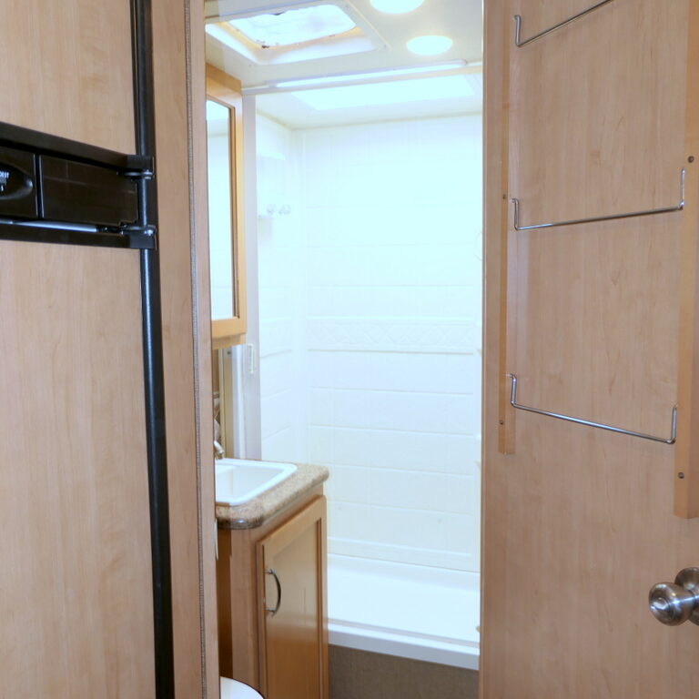 2016 Thor FREEDOM ELITE 22FE Class-C, Slide-Out, Sleeps-6, Solar!-Image