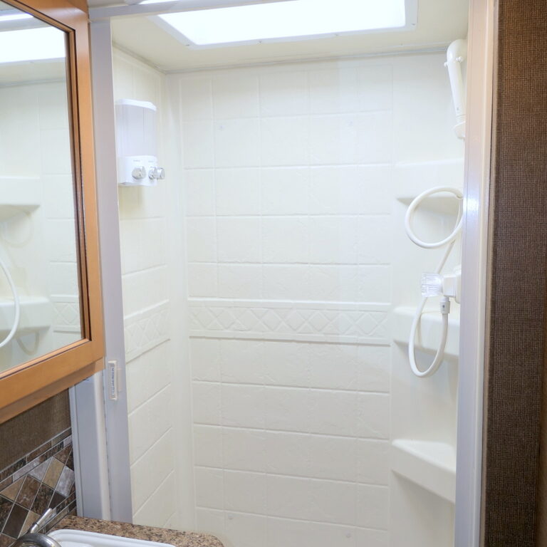 2016 Thor FREEDOM ELITE 22FE Class-C, Slide-Out, Sleeps-6, Solar!-Image