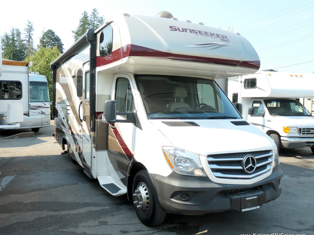 2020 Forest River SUNSEEKER 2400WS MBS Class-C, Slide-Out, Full Paint, Low Miles!-Image