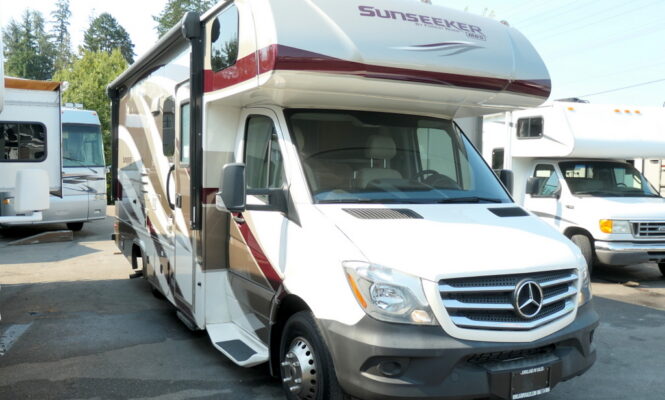2020 Forest River SUNSEEKER 2400WS MBS Class-C, Slide-Out, Full Paint, Low Miles!-Image