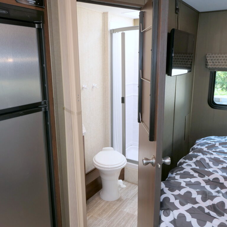 2020 Forest River SUNSEEKER 2400WS MBS Class-C, Slide-Out, Full Paint, Low Miles!-Image