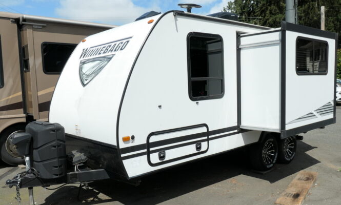 2019 Winnebago MICRO MINNIE 2108DS Travel Trailer, Sleep-4, Slide-Out-Image