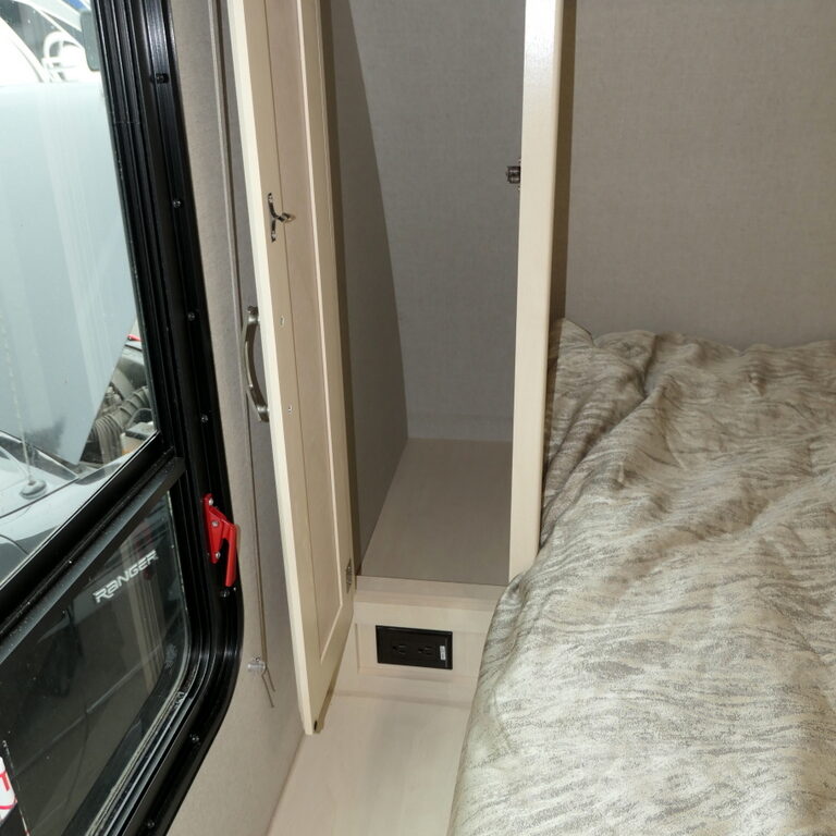 2019 Winnebago MICRO MINNIE 2108DS Travel Trailer, Sleep-4, Slide-Out-Image