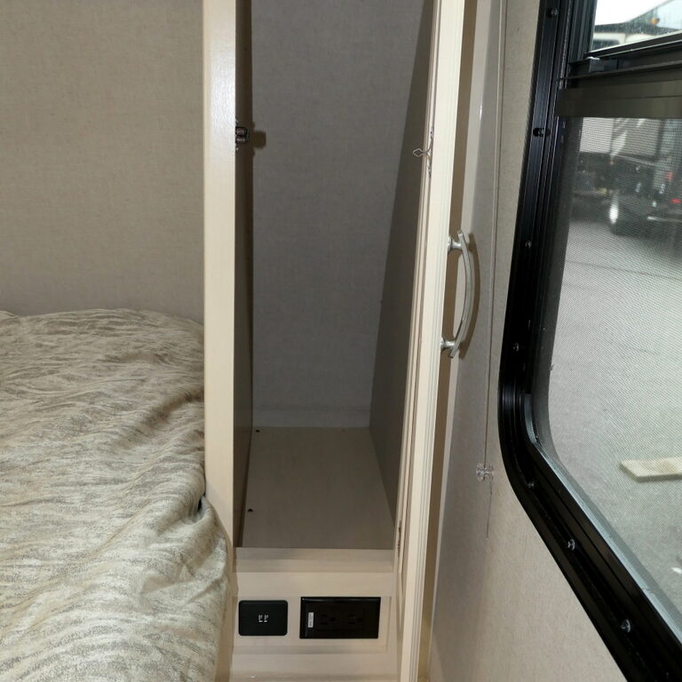 2019 Winnebago MICRO MINNIE 2108DS Travel Trailer, Sleep-4, Slide-Out-Image