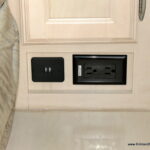 2019 Winnebago MICRO MINNIE 2108DS Travel Trailer, Sleep-4, Slide-Out-Thumbnail