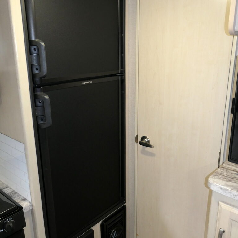 2019 Winnebago MICRO MINNIE 2108DS Travel Trailer, Sleep-4, Slide-Out-Image
