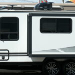 2019 Winnebago MICRO MINNIE 2108DS Travel Trailer, Sleep-4, Slide-Out-Thumbnail