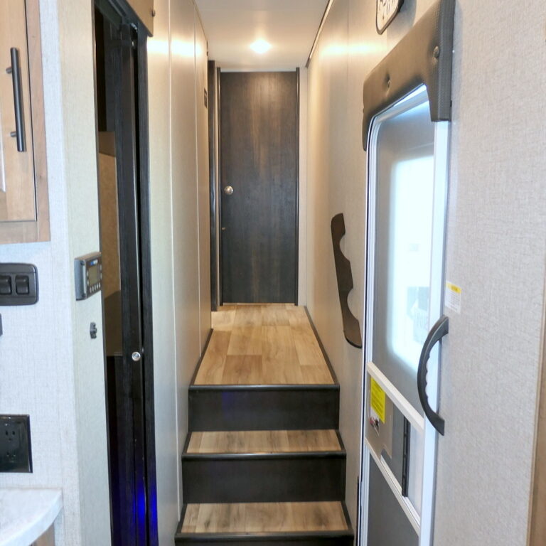 2021 Jayco EAGLE 31MB Half-Ton 5th Wheel, 3-Slides, King Bed, Extra Room-Image