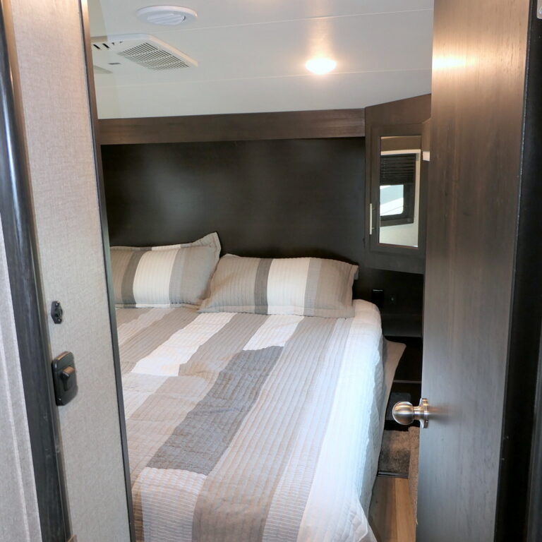 2021 Jayco EAGLE 31MB Half-Ton 5th Wheel, 3-Slides, King Bed, Extra Room-Image