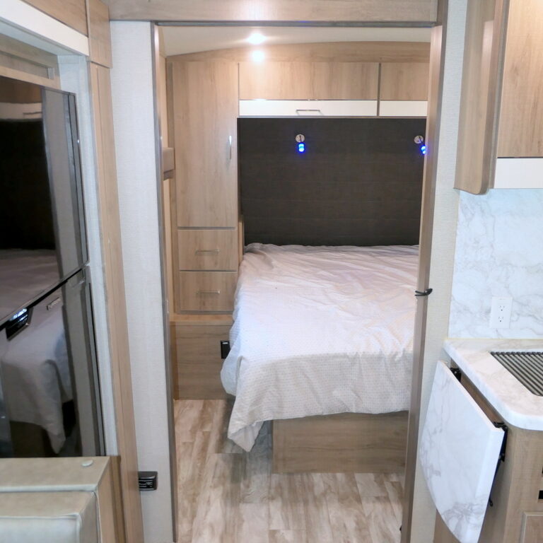 2022 Grand Design IMAGINE 2400BH Travel Trailer, Slide-Out, Bunk Beds, Arctic Insulation-Image