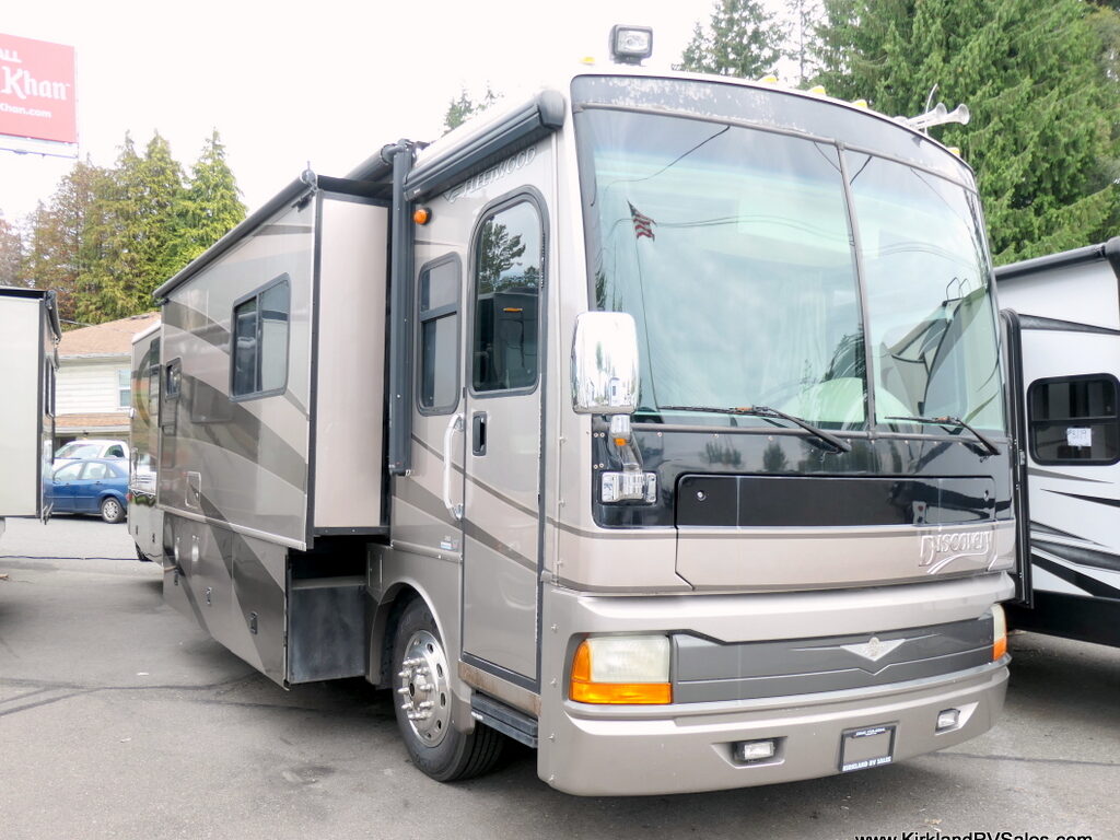 2005 DISCOVERY 39S Bus, By Fleetwood RV, 3-Slide-Outs, 330HP-Image