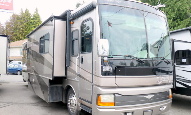 2005 DISCOVERY 39S Bus, By Fleetwood RV, 3-Slide-Outs, 330HP-Image