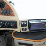 2005 DISCOVERY 39S Bus, By Fleetwood RV, 3-Slide-Outs, 330HP-Thumbnail