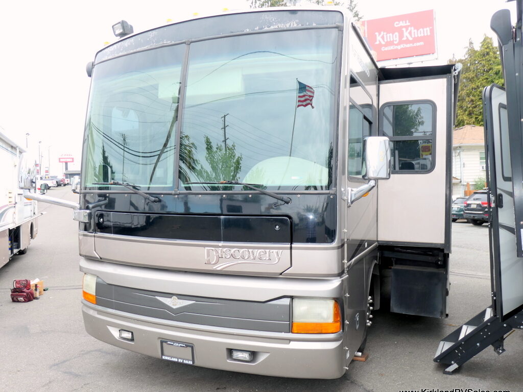 2005 DISCOVERY 39S Bus, By Fleetwood RV, 3-Slide-Outs, 330HP-Image