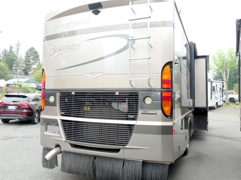 2005 DISCOVERY 39S Bus, By Fleetwood RV, 3-Slide-Outs, 330HP-Image