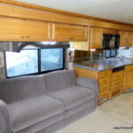 2005 DISCOVERY 39S Bus, By Fleetwood RV, 3-Slide-Outs, 330HP-Thumbnail