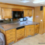2005 DISCOVERY 39S Bus, By Fleetwood RV, 3-Slide-Outs, 330HP-Thumbnail