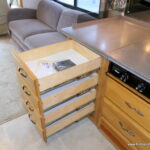 2005 DISCOVERY 39S Bus, By Fleetwood RV, 3-Slide-Outs, 330HP-Thumbnail