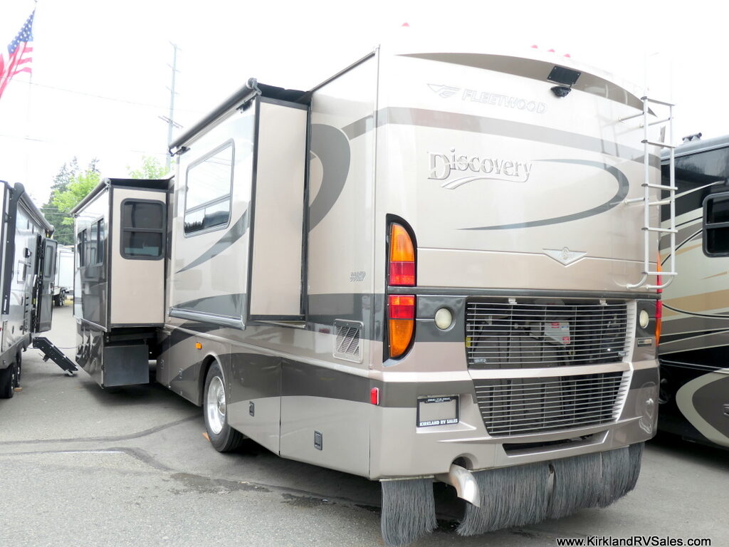 2005 DISCOVERY 39S Bus, By Fleetwood RV, 3-Slide-Outs, 330HP-Image