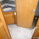2005 DISCOVERY 39S Bus, By Fleetwood RV, 3-Slide-Outs, 330HP-Thumbnail