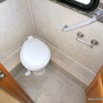 2005 DISCOVERY 39S Bus, By Fleetwood RV, 3-Slide-Outs, 330HP-Thumbnail