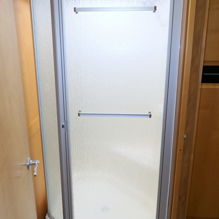 2005 DISCOVERY 39S Bus, By Fleetwood RV, 3-Slide-Outs, 330HP-Image