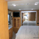 2005 DISCOVERY 39S Bus, By Fleetwood RV, 3-Slide-Outs, 330HP-Thumbnail