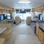 2005 DISCOVERY 39S Bus, By Fleetwood RV, 3-Slide-Outs, 330HP-Thumbnail