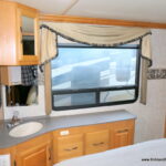 2005 DISCOVERY 39S Bus, By Fleetwood RV, 3-Slide-Outs, 330HP-Thumbnail
