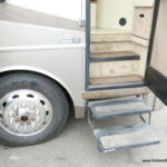 2005 DISCOVERY 39S Bus, By Fleetwood RV, 3-Slide-Outs, 330HP-Thumbnail