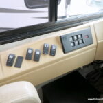 2005 DISCOVERY 39S Bus, By Fleetwood RV, 3-Slide-Outs, 330HP-Thumbnail