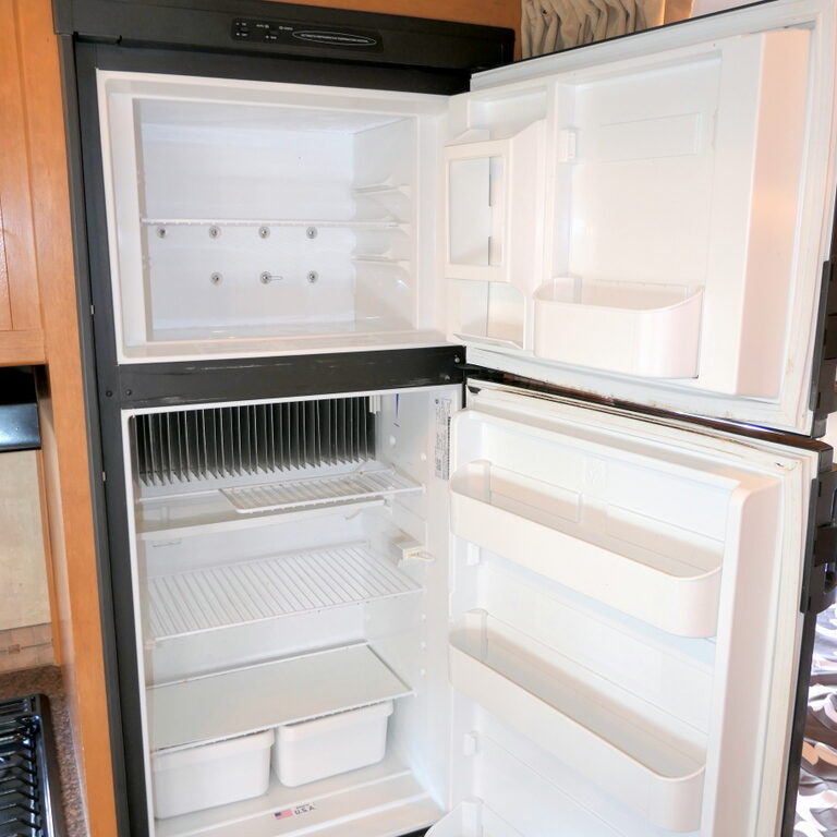 2013 Coachmen FREELANDER 21QB Class-C, Only 23′ Long, Cab-Bed-Image