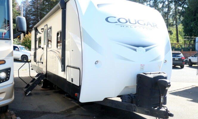 2018 COUGAR HALF-TON 27RESWE Travel Trailer, by Keystone RV, Slide-Out, Auto Jacks-Image