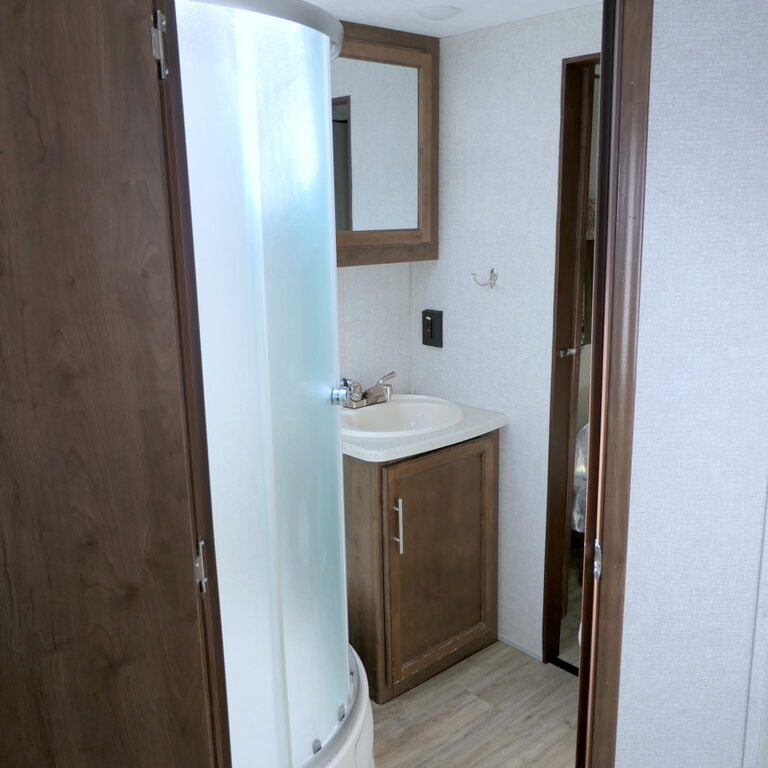 2018 COUGAR HALF-TON 27RESWE Travel Trailer, by Keystone RV, Slide-Out, Auto Jacks-Image