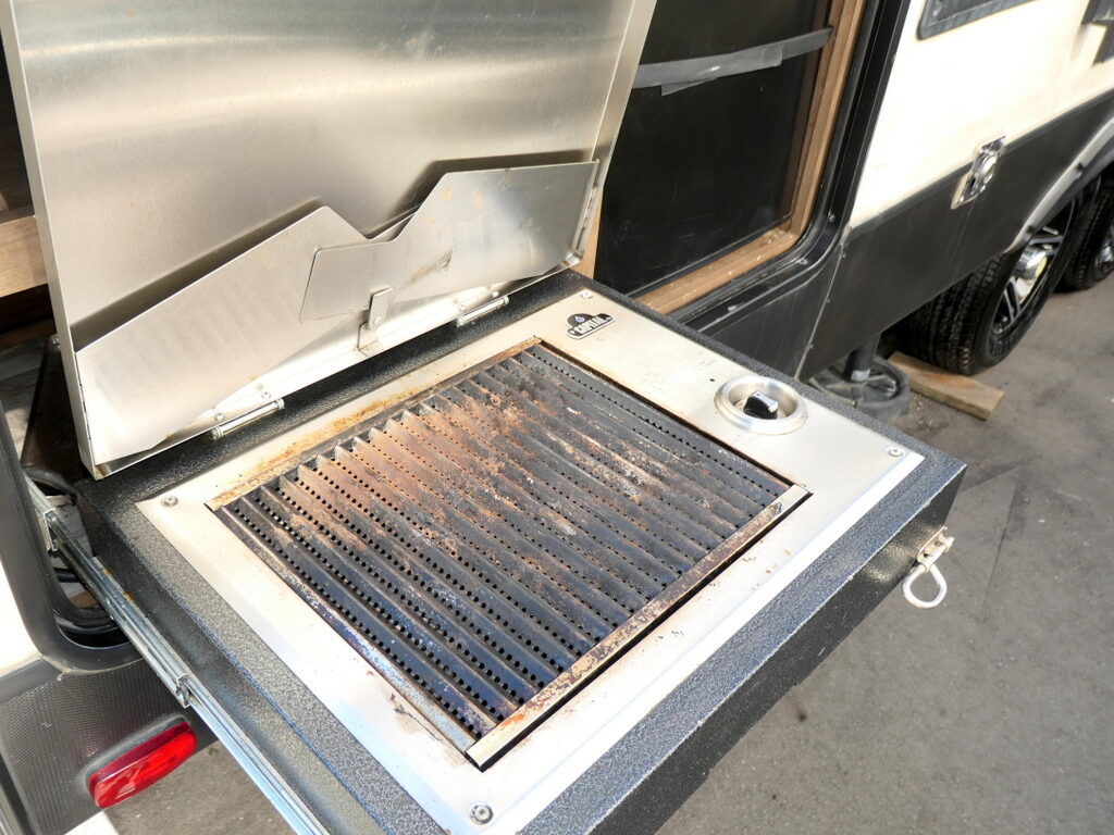 2018 COUGAR HALF-TON 27RESWE Travel Trailer, by Keystone RV, Slide-Out, Auto Jacks-Image