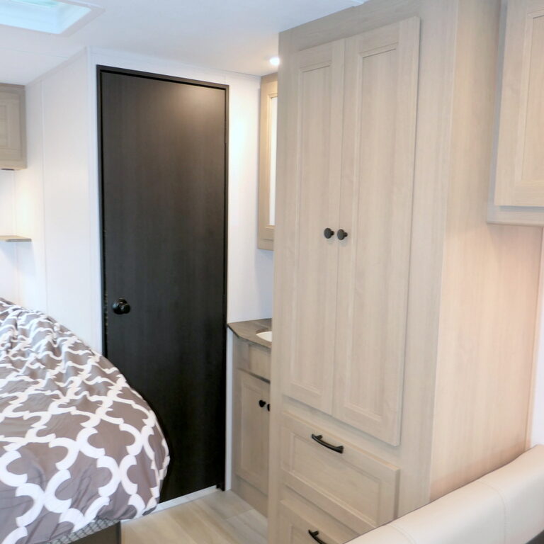 2025 Forest River SUNSEEKER 2350LE Class-C, Cab-Bunk, Sleeps-6-Image